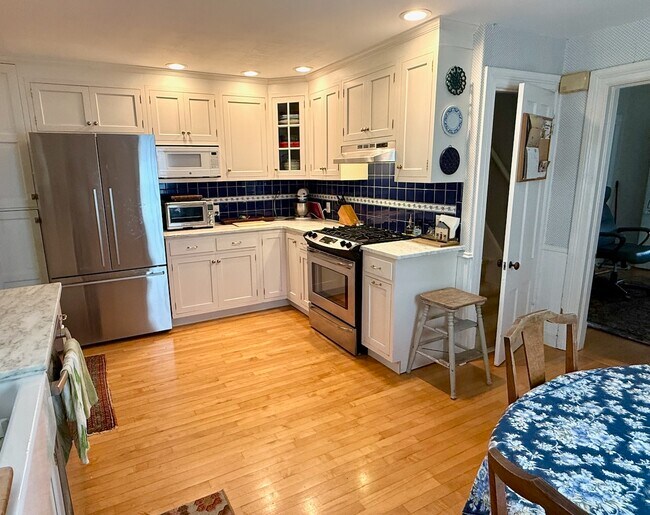 Foto del edificio - 61 Mansfield Ave