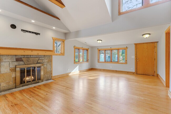 Building Photo - 556 Highland Rd
