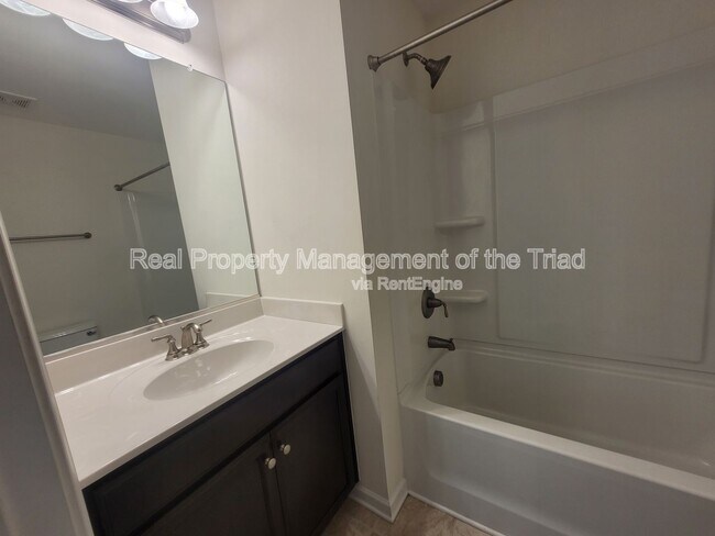 Foto del edificio - 5328 Farm House Trail