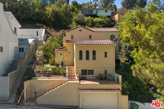 Building Photo - 3528 Fernwood Ave