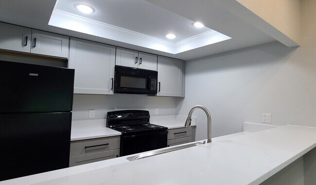 Building Photo - 11711 100th Ave NE