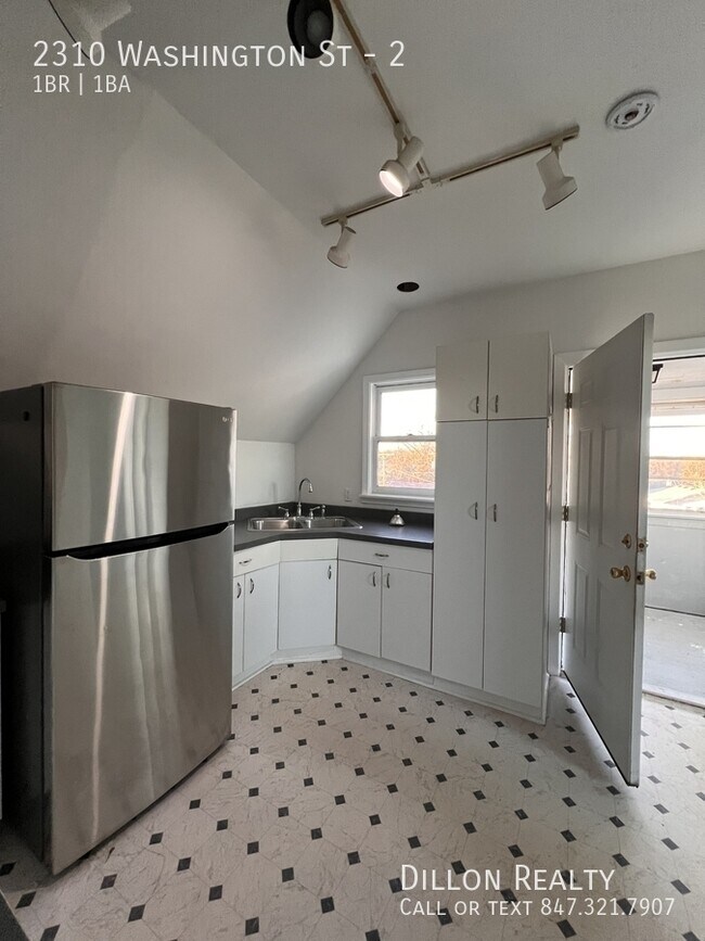 Building Photo - 2310 Washington St