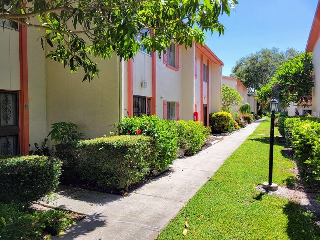 Building Photo - 1635 58th Terrace S