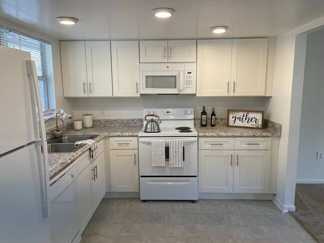 Riviera Park Apartments & Townhomes photo'