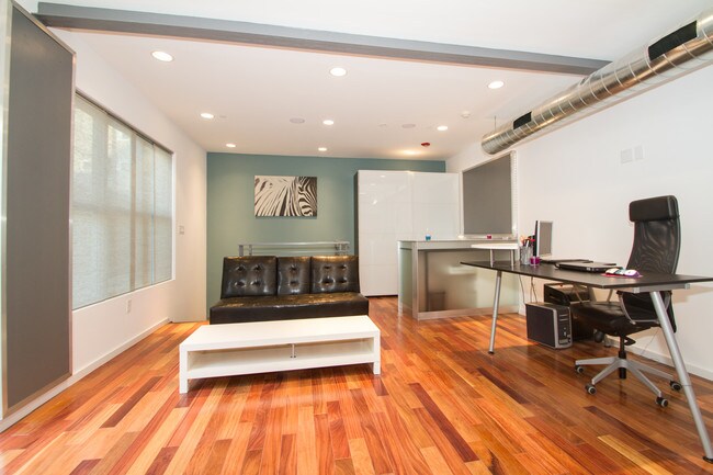 Building Photo - 2 E Girard Ave