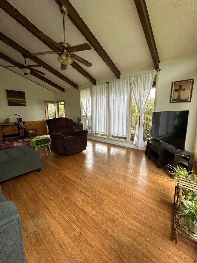 Building Photo - Furnished 3 Bedroom / 2 Bath Home