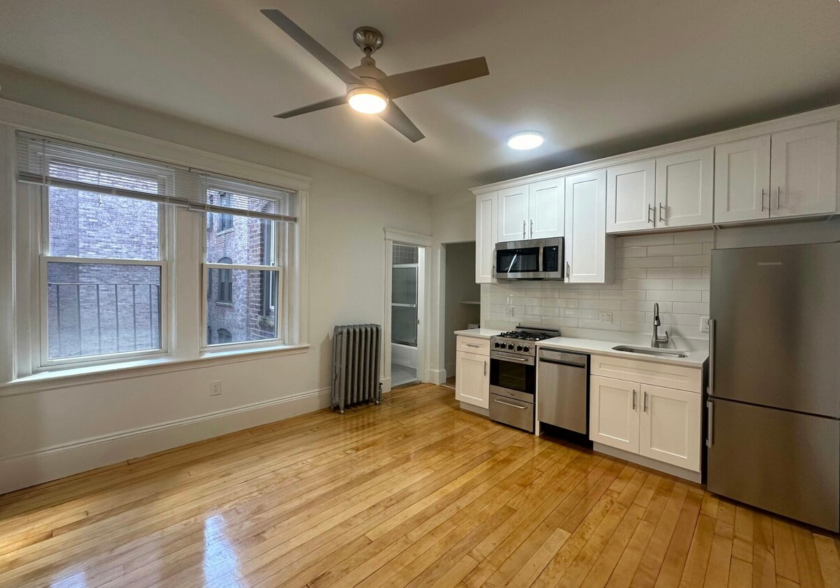 Primary Photo - 35 Westland Ave