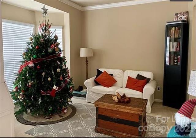 Foto del edificio - 9452 Willow Tree Ln