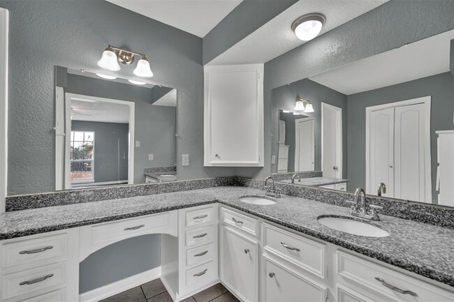 Building Photo - 4718 Cashel Cir