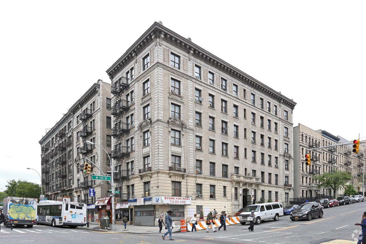 Foto principal - 3340-3346 Broadway