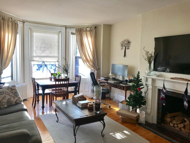 Building Photo - 217 Newbury St