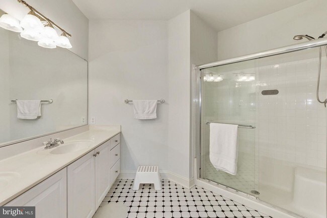 Building Photo - 5930 Great Star Dr