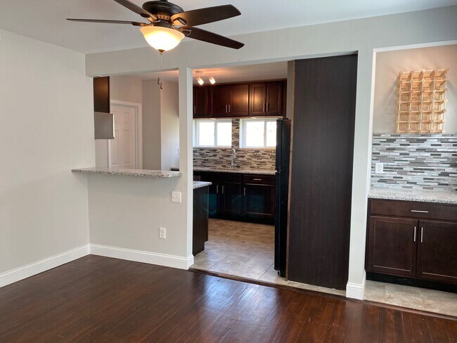 Foto del edificio - Renovated home in Southwest Gardens
