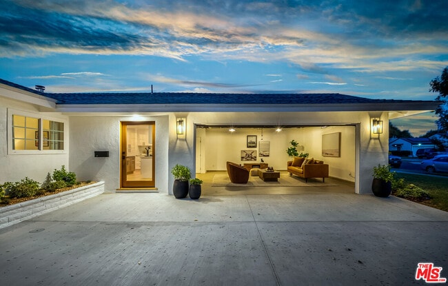 Foto del edificio - 15701 Ludlow St