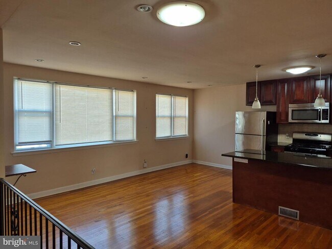 Foto del edificio - 7254 Mansfield Ave