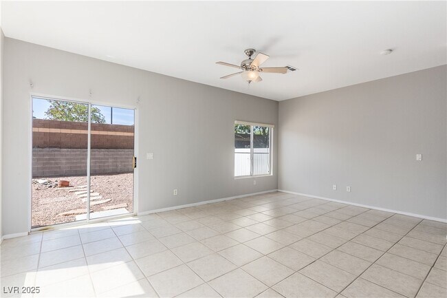 Foto del edificio - 6409 Stone Dry Ave