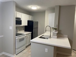 Building Photo - 2121 Hepburn St