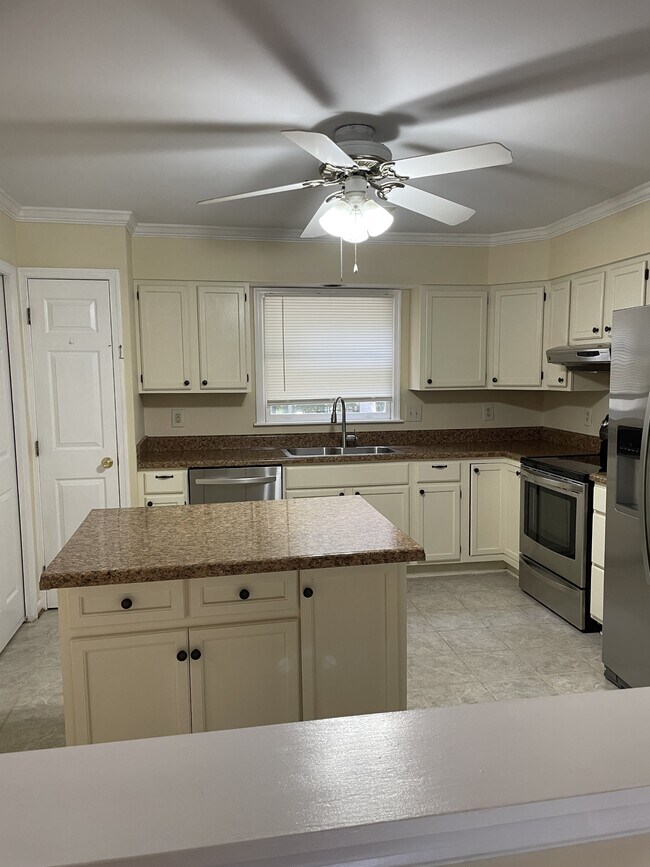 Building Photo - 2858 Powell Creek Dr