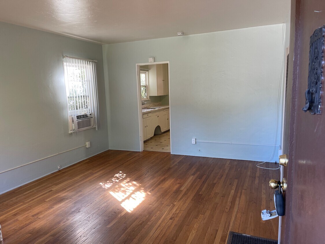 Primary Photo - 267 Olive St