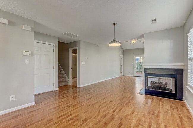 Photo - 35 Cambridge Oak Cir Townhome