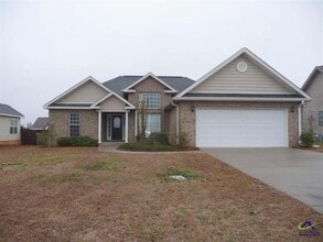 Building Photo - 113 Cedarland Dr