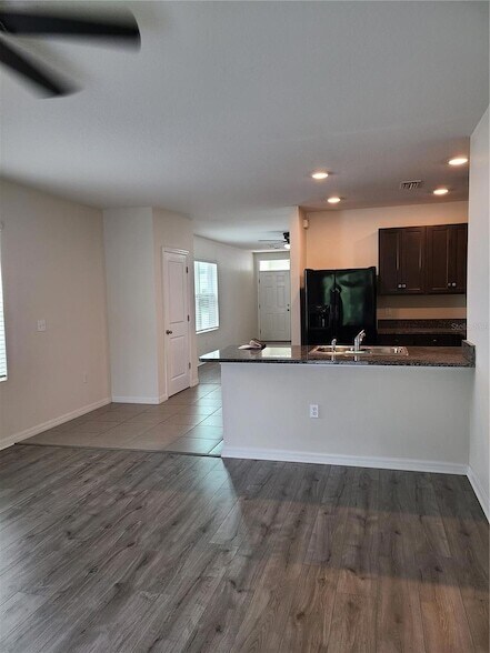 Building Photo - 5327 San Palermo Dr