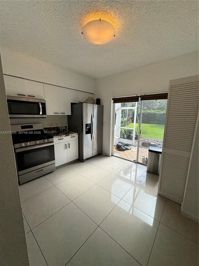 Building Photo - 8207 San Carlos Cir
