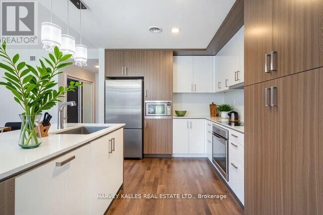 Photo du bâtiment - 1575-1575 Lakeshore Rd W