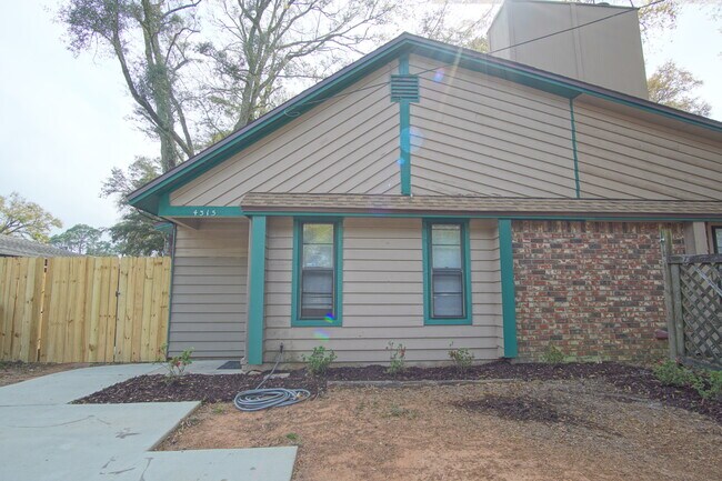 Foto del edificio - 4315 Creighton Rd