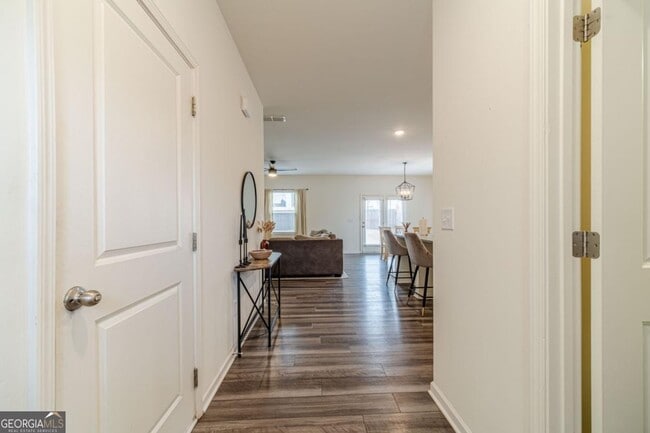 Building Photo - 222 Knightsbridge Ln