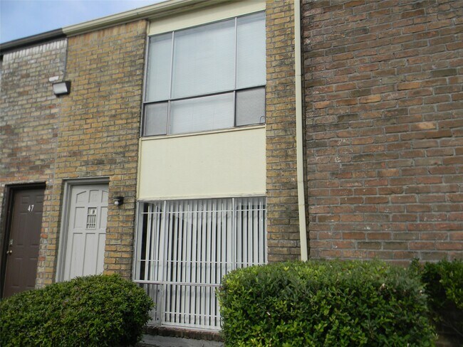 Foto del edificio - 9200 W Bellfort Ave