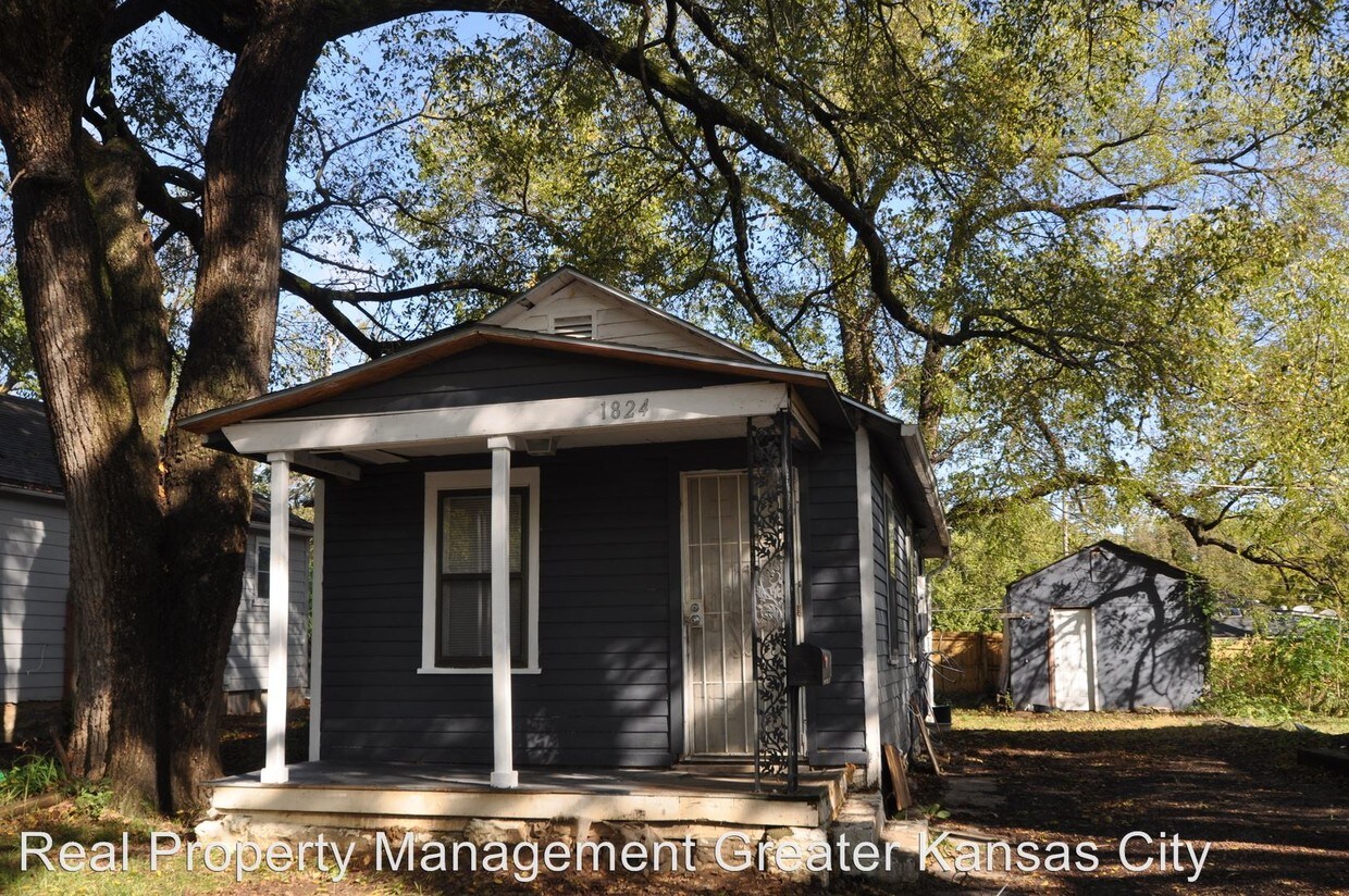 Primary Photo - 1824 E 81st Ter