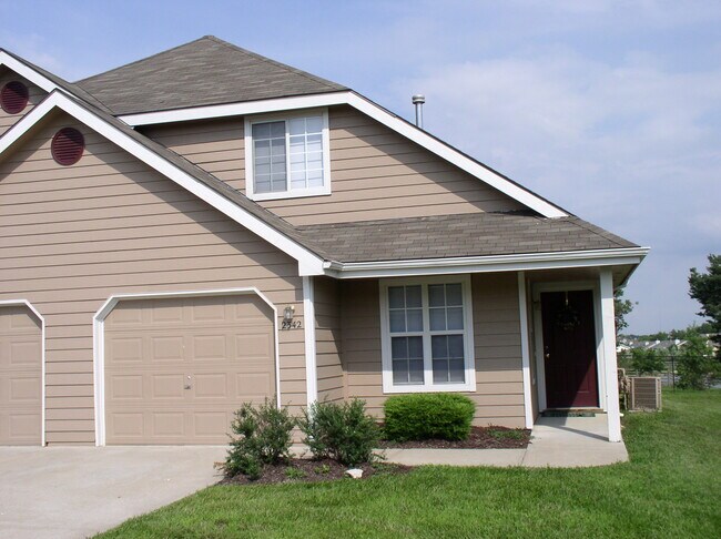 Building Photo - 2300 Ranch Way