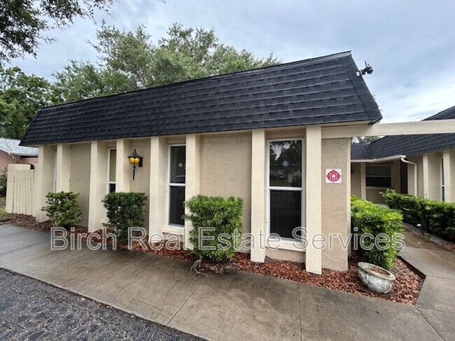 Building Photo - 1840 East Dr