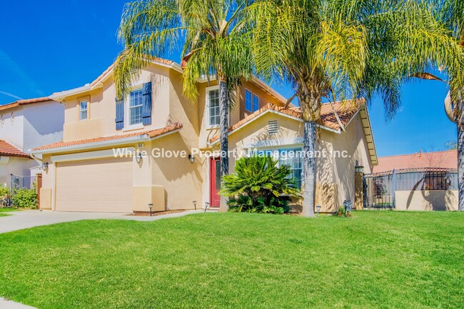 Building Photo - Lovely 3 Bedroom Corona Home