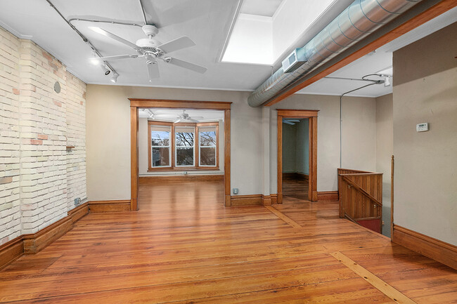 Building Photo - 948 Fulton St E