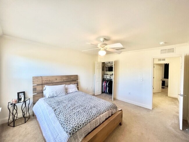 Foto del edificio - 703 Majestic Dr