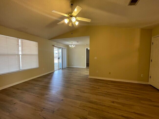 Foto del edificio - 240 Westview Dr