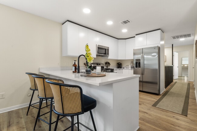 Building Photo - Magnolia Condominiums