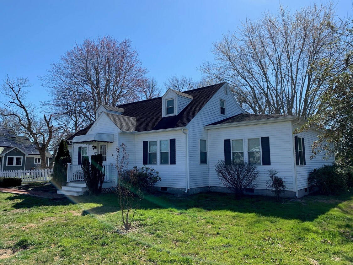 Primary Photo - 122 Branch St