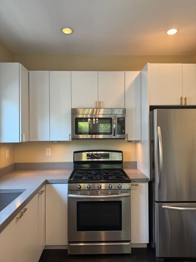 Building Photo - Fabulous Queen Anne Home with LOTS of EXTRAS!