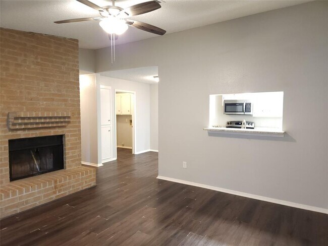 Building Photo - 4603 Meadowood Dr
