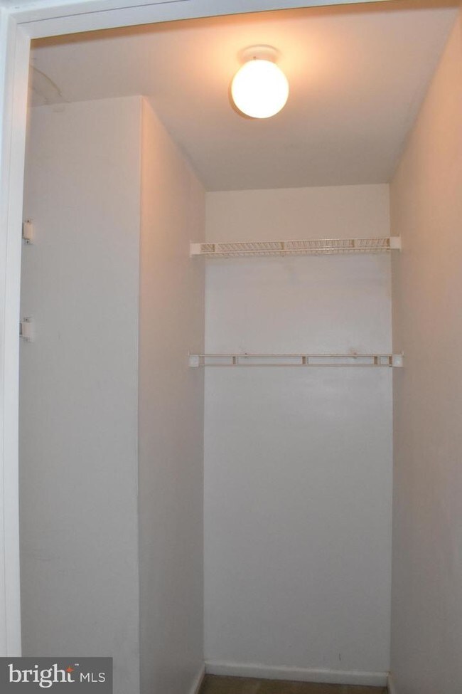 Building Photo - 6 Alexis Dr