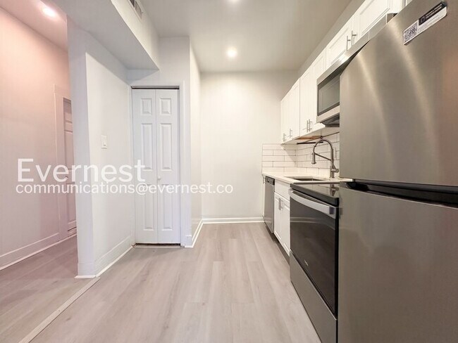 Building Photo - 2-Bed/1-Bath Spacious Condo with Balcony/ Available Soon!