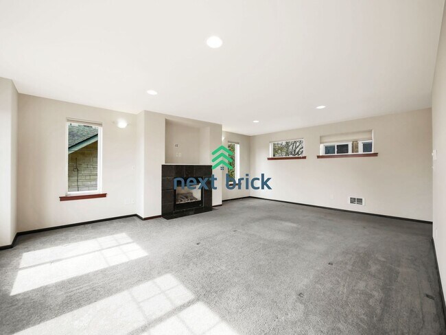 Building Photo - 3 Bed and 4 Bath Stunning Townhome is Avai...