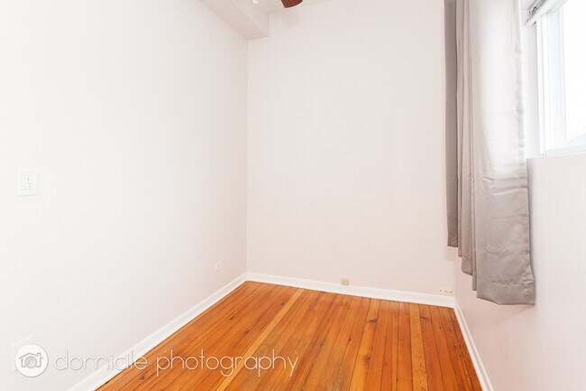 Foto del edificio - 2204 N Clybourn Ave