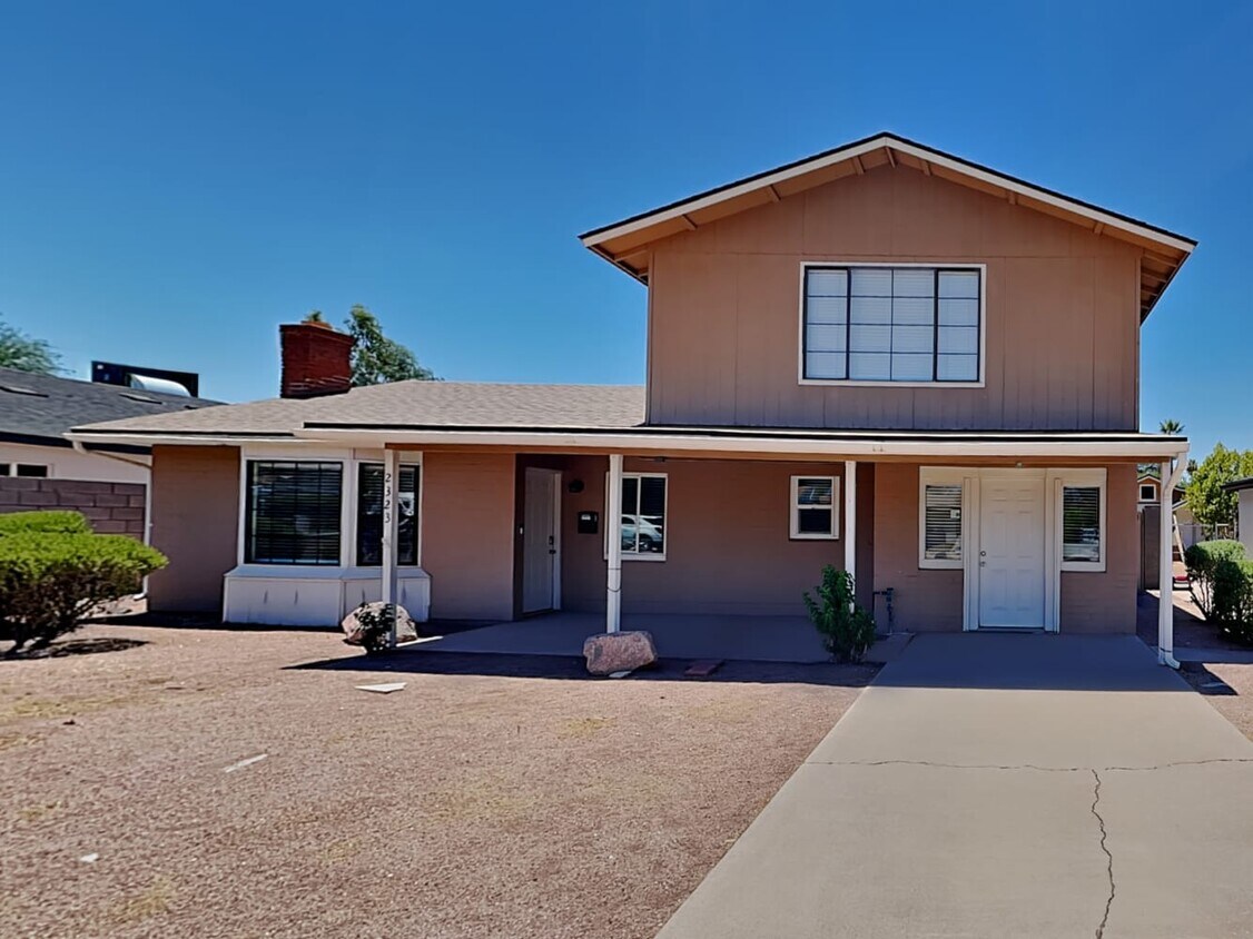 Primary Photo - 2323 E Mitchell Dr
