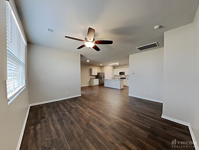 Building Photo - 2082 Sunflower Dr