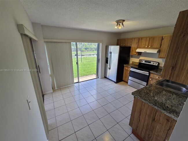 Foto del edificio - 9430 S Meadows Cir