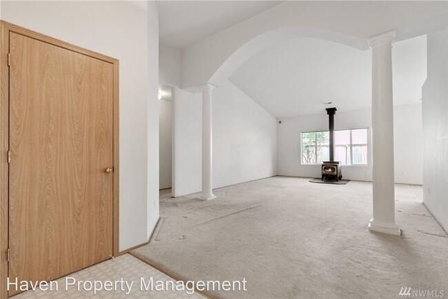 Foto del edificio - 4 br, 2 bath House - 19611 13th Ave E